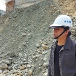 2021年春分之際，藝術(shù)家-王忠龍前往築願(yuàn)景基地尋找創(chuàng)作的原石。