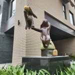 社區(qū)裡處處充滿驚喜，每走一步都是新的發(fā)現(xiàn)，而這群「原石鳥(niǎo)兒」有如這場(chǎng)奇妙之旅的精彩序幕。