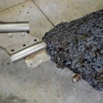 鐵製零件，利用火炬將鐵熔化後，藉由堆疊製作許多小零件，再通過焊接許多零件來製作樣式型式，而後經(jīng)由再次融化並反覆堆疊再堆疊。(圖為樸石藝術(shù)提供)