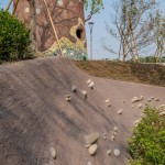 小朋友說像萬聖節(jié)派對上，有人變裝的小妖精；也有孩子說像日本動漫──進擊的巨人；有人則覺得像土撥鼠可愛地探出頭來，您覺得像甚麼呢？