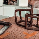 藝術(shù)品雛型如孩童般，在藝術(shù)家的拉拔、養(yǎng)育下，經(jīng)歷過成長(zhǎng)、蛻變，一步一步將腦海中的藍(lán)圖實(shí)現(xiàn)成真。