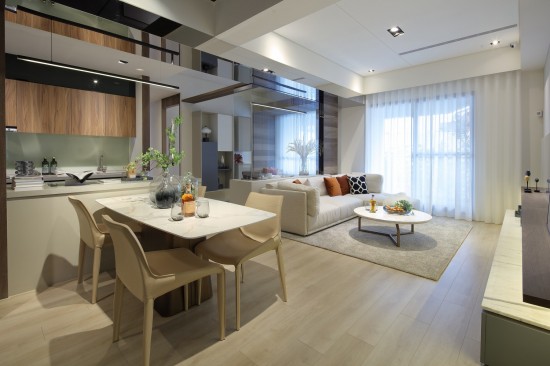 開(kāi)放式動(dòng)線銜接起優(yōu)雅的室內(nèi)空間，與家人友人相聚，幸福滿屋融為一景，編織成一幕幕美麗的回憶。