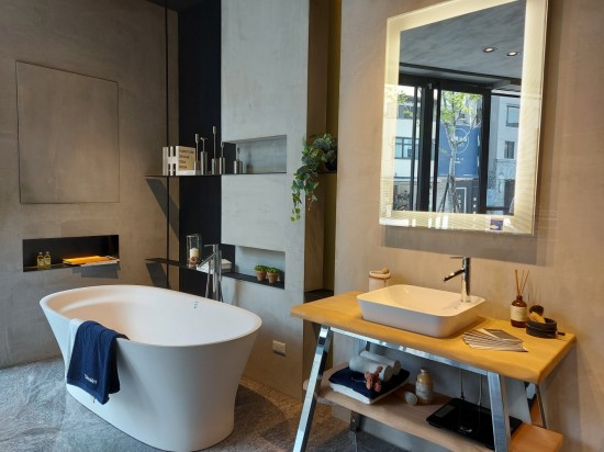 陽(yáng)光明媚的早晨，於舒適空間中洗沐著裝，迎接美好全新的一天。