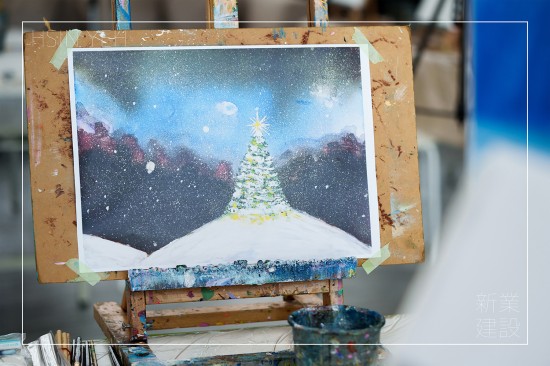 暖陽映照，相聚於此，12月初與家族來場畫布裡的聖誕，提前感受節(jié)日氛圍，繪出屬於自己獨特的聖誕禮物。