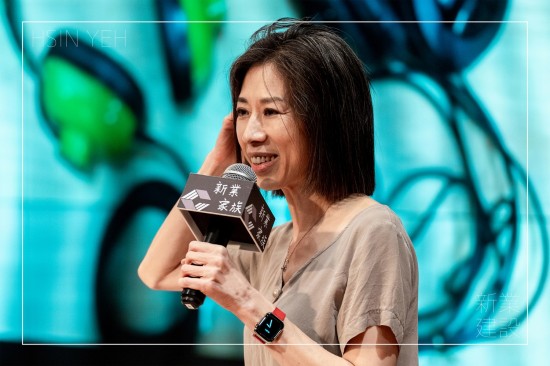 來(lái)自風(fēng)潮音樂(lè)的自然音樂(lè)製作人 ＃吳金黛，她參與製作的專輯曾獲12座金曲獎(jiǎng)肯定，甚至兩度入圍美國(guó)葛萊美獎(jiǎng)，引領(lǐng)臺(tái)灣「聆聽(tīng)大自然聲音」的熱潮，致力於傳統(tǒng)音樂(lè)的保存與活化。