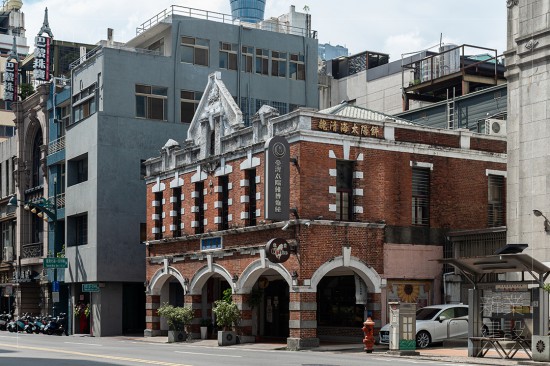 臺灣太陽餅博物館 傳承太陽餅發(fā)明人-魏清海老師傅，三代手藝的純正好滋味，將在佳節(jié)前夕為新業(yè)住戶增添另一份手作溫度。