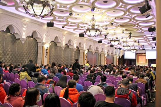 2月8日元宵節(jié)，新業(yè)宜家首次區(qū)權(quán)會(huì)，「讓彼此生活更完善」的意義上，全體住戶、新業(yè)客服團(tuán)隊(duì)及建築工務(wù)同仁，我們一同團(tuán)圓、相聚於此。
