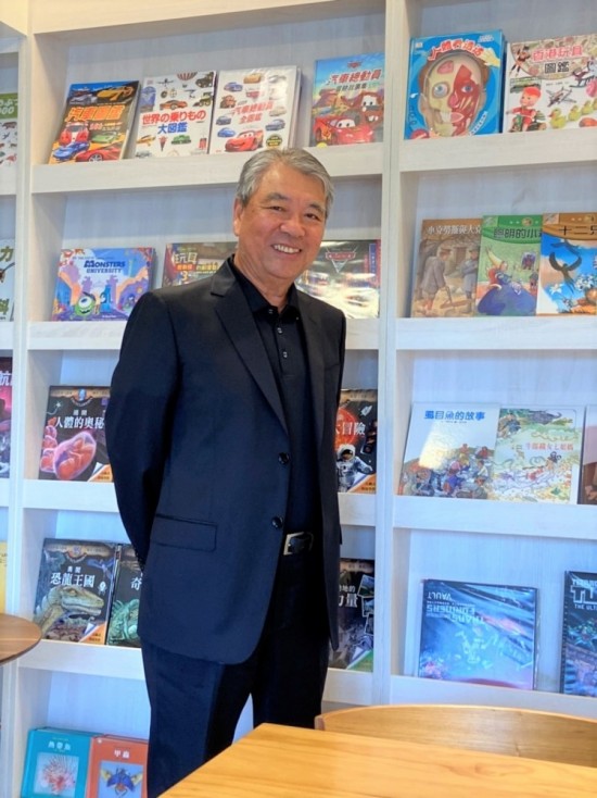 新業(yè)大家長(zhǎng)穆椿松名譽(yù)董事長(zhǎng)，於益品書(shū)屋分享：「由旅遊者角度－穿越日本史」講座。