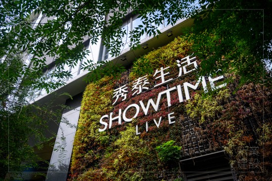 6月和煦午後與臺(tái)中的家族好友，相約臺(tái)中文心秀泰影城，一同觀賞睽違9年
強(qiáng)勢(shì)回歸的 #腦筋急轉(zhuǎn)彎 續(xù)作。