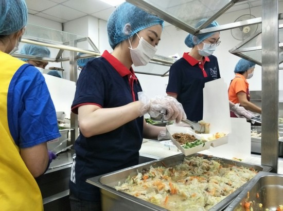 每份飯包都有需要注意的細節(jié)，飯菜的量會依照長者需求給予，對每位長者就如同自己的家人般呵護。