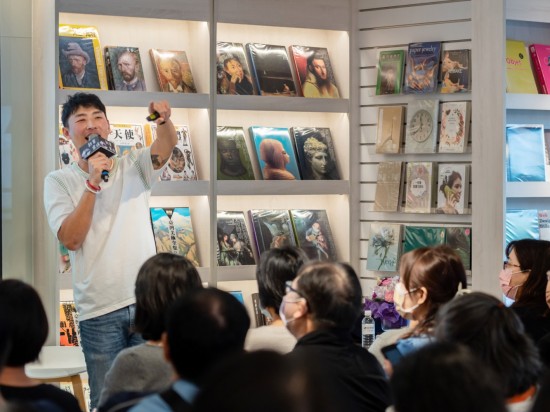 視家族如朋友般，親和力十足的講座，樂於分享的Jason也談及比起電視螢?zāi)?，更喜歡與觀眾面對面的互動，感受這份真誠的溫度。