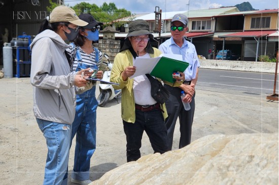 2024年盛夏由日本景觀設(shè)計師與新業(yè)團隊一同前往南投山區(qū)。(圖右一為新業(yè)建設(shè)-簡福榮總經(jīng)理、圖右二為日本景觀設(shè)計師-石村敏哉)