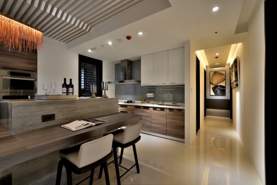 當(dāng)妳在流理檯前忙得團(tuán)團(tuán)轉(zhuǎn)時，我願意先擺盤、備料，期待著美味佳餚上桌