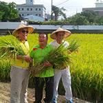 農(nóng)友翁先生樂天知命及爽朗笑容，感染了我們。