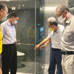 沐浴時(shí)光開啟與自己的一段對(duì)話，並保有一方私領(lǐng)域，由職人的獨(dú)特眼光及選品的標(biāo)準(zhǔn)，方可擁有沉澱心靈的舒適空間。(圖右一為新業(yè)建設(shè)名譽(yù)董事長(zhǎng)-穆椿松先生、圖右二為卓勝隆董事長(zhǎng)）