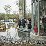 【觀峰】的水岸與綠地，翠林綠水隨侍生活左右。