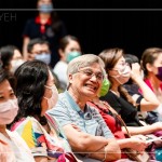 吳金黛以溫柔愜意的演說(shuō)風(fēng)格，縷縷的閒適感，共度了溫暖人心的午後時(shí)光。