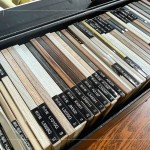 每款板材都具有獨(dú)特的紋路與質(zhì)地，細(xì)細(xì)琢磨，以講究貼近生活，成為職人選品的千種理由。