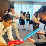 這是一個追求高效率的團隊競賽遊戲，更需要留意過程中的傳接品質(zhì)，有趣又充滿緊張感的分組活動。