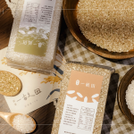 2025新業(yè)一畝田，延續(xù)臺(tái)農(nóng)71號(hào)香米，今年特別選用健康糙米，保留麩皮與胚芽，富含膳食纖維與維生素B群，將這份純樸心意分享給新業(yè)家人們。