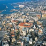 一場(chǎng)大爆炸摧毀原本美麗的海港城， 5個(gè)月過(guò)去了，當(dāng)?shù)鼐用裉幘橙允制D難，需要你我的祈禱與援助。（圖片擷取自維基百科，如有侵權(quán)請(qǐng)告知?jiǎng)h除，謝謝！）