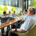 新業(yè)建設(shè) 創(chuàng)辦人穆椿松先生 帶領(lǐng)新業(yè)團(tuán)隊(duì)一同前往廚具品牌選品，開啟一場建築職人與廚具職人的對話。