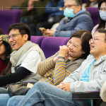 講師以生動逗趣的方式，分享生活趣事，妙語如珠，讓家族好友們笑聲不斷、樂在其中，現(xiàn)場洋溢著歡樂的氛圍。