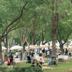 相約新業(yè)家人好友們，漫步在都會(huì)中的森林市集，悠悠地吃著小食、靜靜地聽(tīng)著樂(lè)曲、慢慢地分享日常美好。