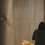 「民以食為天，食以米為先」，這些稻米在進入我們的餐碗前，都曾在碾米廠及穀倉裡經(jīng)過一道道程序與嚴謹?shù)钠焚|把關，經(jīng)由這些費工的處理，才能贈予那位，新業(yè)心目中重要的人。