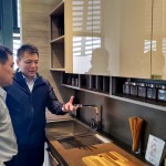 料理興致或靈感一來，需要精準拿取調(diào)味罐瓶，佐料區(qū)的收納也需要擺置到位，在最佳時機畫龍點睛、神來一筆。