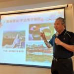 新業(yè)建設(shè)穆椿松名譽(yù)董事長(zhǎng)，講座當(dāng)天彷彿化身為「說(shuō)書(shū)先生」，帶領(lǐng)大家穿越時(shí)空進(jìn)入日本武士時(shí)代。