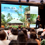 藉由藝術家的視角，探索各國的歷史、地理、建築、人文、藝術，更了解當?shù)氐娘L俗民情，並挖掘到獨特的面相。