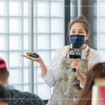 邀請在地職人 # Vision Art，帶領大家探索畫畫的趣味，分享壓克力畫的技巧與學問，共同度過了一堂輕鬆的藝術課。