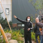 新業(yè)建築團隊說明著設計理念，『大塊森鄰』以『為城市築一座森林』為理念，不與自然爭地，蓋了建築，卻帶回更多的綠，自然植栽錯落建築之中，層疊融合成一座垂直森林。