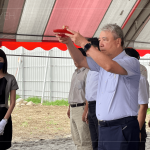 新業(yè)建設(shè)-名譽(yù)董事長(zhǎng) 穆椿松(中)為首，帶領(lǐng)團(tuán)隊(duì)誠(chéng)心祈神，保佑施工過程的順?biāo)炱桨?，奠基順利大吉！打造臺(tái)中北屯極致「非凡品」。