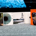 當(dāng)天抽獎(jiǎng)禮準(zhǔn)備製作人歷年專輯，於1994年帶著一份任務(wù)，第一次走向深山，開(kāi)啟一段萬(wàn)籟絮語(yǔ)的旅程，以音樂(lè)記錄這些正在消逝的聲響。