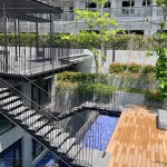 利用直線式坡道結合下沉式庭園廣場，為的是讓住戶洗去塵囂的感受，以空間轉換做到心情上的轉變。