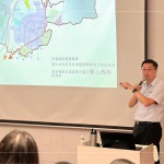 新業(yè)建設(shè) 蕭智夫 建築師，至東海大學(xué)建築營(yíng)隊(duì)與學(xué)子們分享，在房地產(chǎn)業(yè)中建設(shè)公司與建築事務(wù)所的角色，藉由淺談分享，讓孩子們初步了解並認(rèn)識(shí)房地產(chǎn)業(yè)。