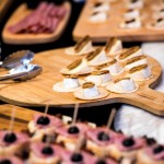 將乳酪佐以無(wú)花果乾，一口咬下更襯托出無(wú)花果的香甜，豐富味覺(jué)體驗(yàn)。