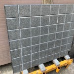 裁切後溝縫細(xì)節(jié)皆平整劃一的豆腐塊，對浴室淋浴間來說是不可少的排水及止滑關(guān)鍵！