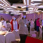 110年度臺中義務「張老師」授證暨表揚典禮上，全體張老師一同宣誓，期許自己能以健康的身心，秉持熱忱，指引無數(shù)個生命在迷失自我的人生旅途中，找到正確的方向。