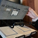 地磚、牆面及檯面的材質藏著許多學問在其中，職人團隊需對每個材料的特性瞭若指掌，才能選出最適合的材質、打造出最舒適的居家空間。