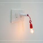 每一處的插座亮起橘光的小燈泡，代表著此處的通電正常，看著散發(fā)出橘色溫暖的光源，內(nèi)心也不由自主地跟著暖了起來。