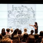 風(fēng)塵僕僕遊歷回來，楊士毅將這份感動轉(zhuǎn)為創(chuàng)作，畫了一張「媽媽」送給母親，每一位媽媽都似乎具有十八般武藝，用強(qiáng)壯的雙腿站在大地，把孩子高高舉在天空。