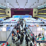 國內(nèi)首場校園企業(yè)徵才活動「2025年校園企業(yè)徵才媒合會」，於逢甲大學(xué)育樂館禮堂盛大舉行，為在校生、校友及中部求職者提供豐富，且具競爭力的就業(yè)機會。