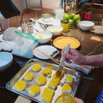 餅皮穿上了一層透著閃閃光澤的金黃色外衣。