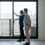 驗屋路上新業(yè)一直都在，客服同仁全程陪同，解答疑慮，品質(zhì)把關(guān)是我們的職責(zé)。