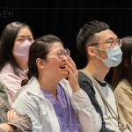 猶如實景般地呈現(xiàn)，生動的故事背景，每張照片的真情流露，都繫起了你我之間的連結(jié)。