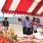 願(yuàn)大塊森鄰開工動(dòng)土之際，一切圓滿順利。