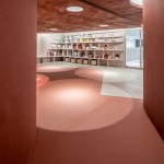 讓孩子迫不及待追、跑、跳的多元化空間，添了幾許來自童話書的書香氣息。